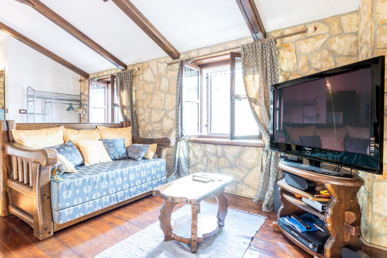 Stone House Srida Apartment บาชกาโวดา ภายนอก รูปภาพ