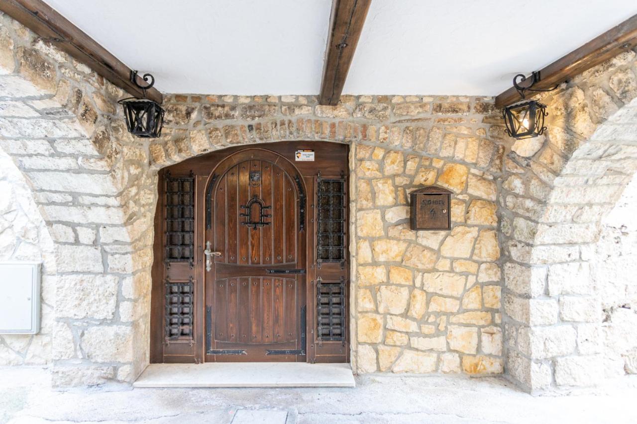 Stone House Srida Apartment บาชกาโวดา ภายนอก รูปภาพ