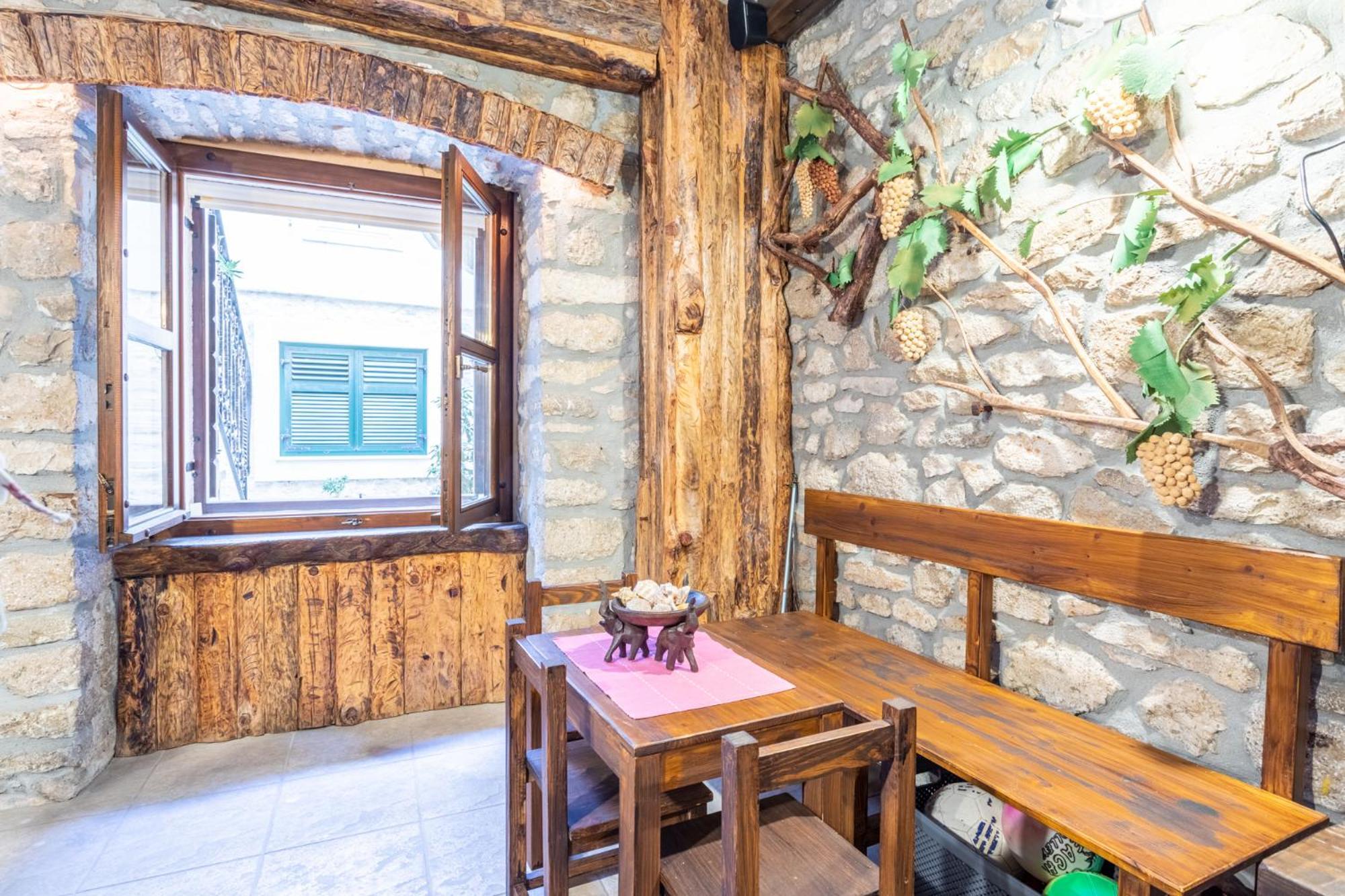 Stone House Srida Apartment บาชกาโวดา ภายนอก รูปภาพ
