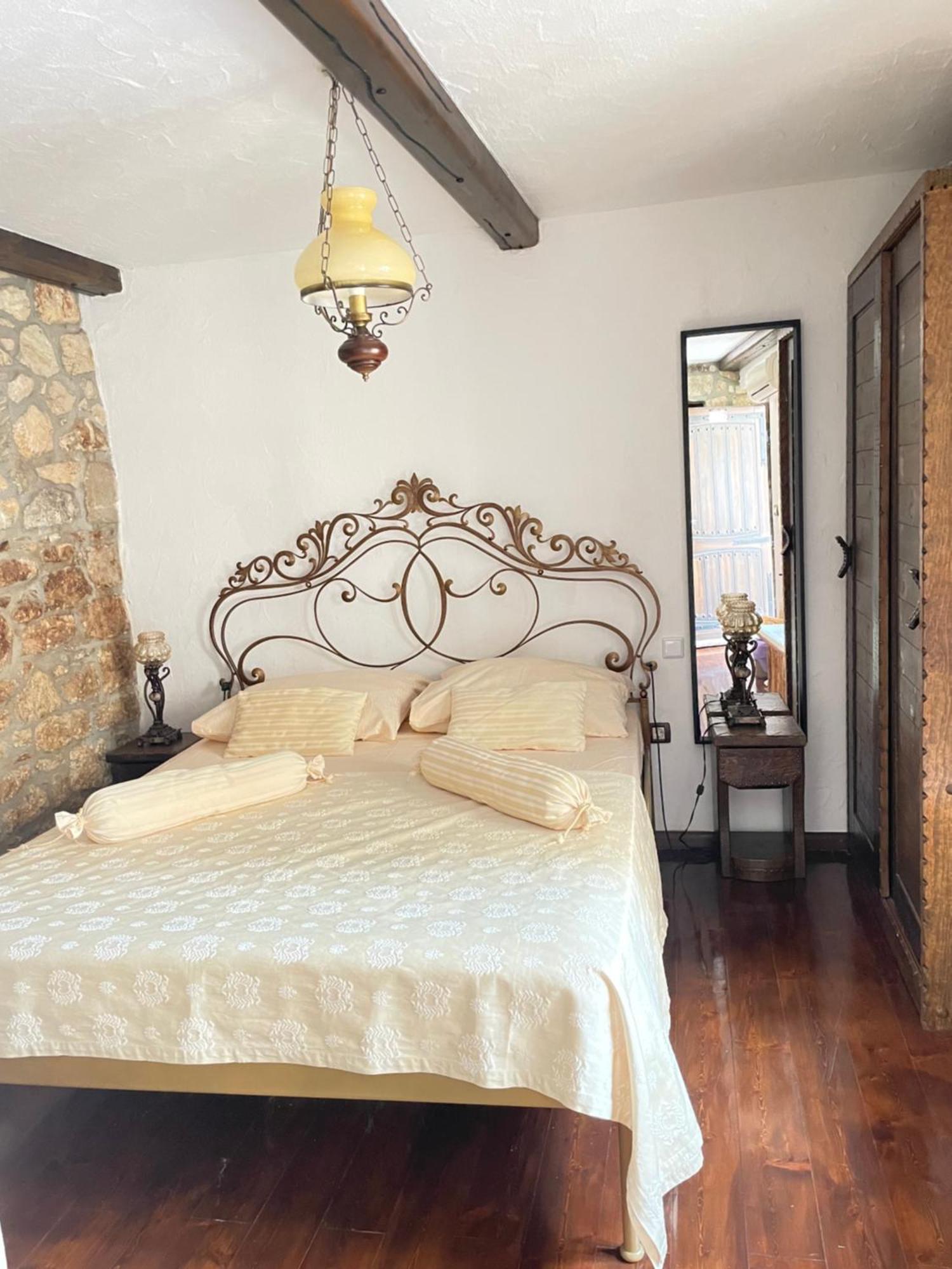 Stone House Srida Apartment บาชกาโวดา ภายนอก รูปภาพ